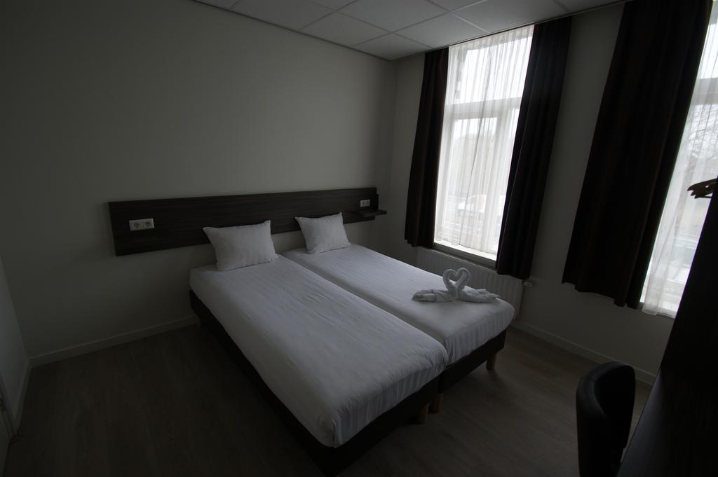 Hotel De Keizerskroon Amsterdam-Schiphol-Halfweg Bagian luar foto